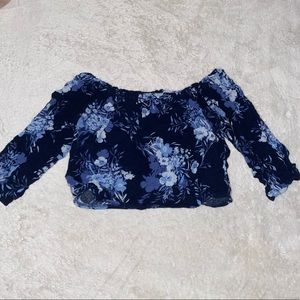 🌸 Hollister Off The Shoulder Crop Top